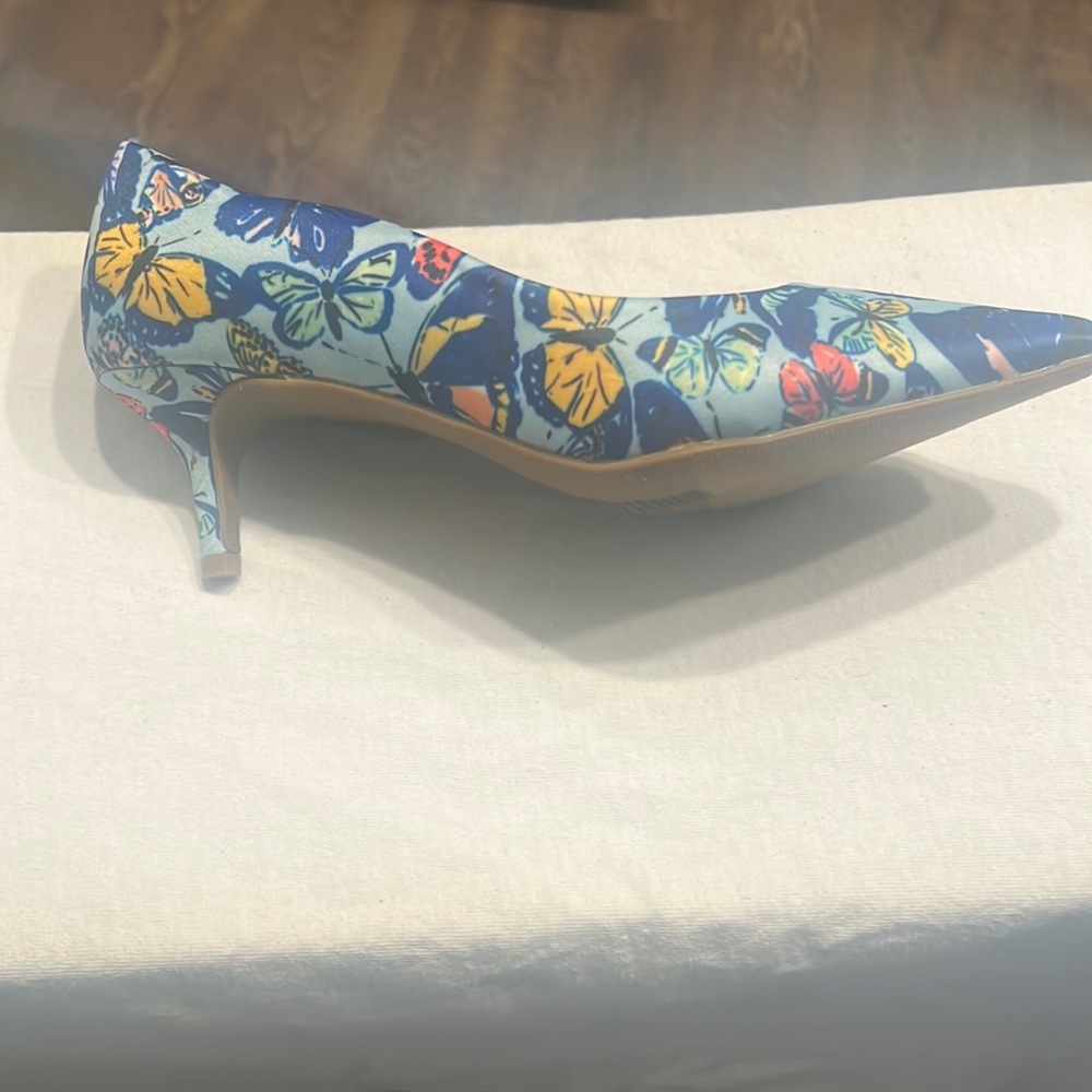 Cushion Walk Butterfly Pumps 8 1/2